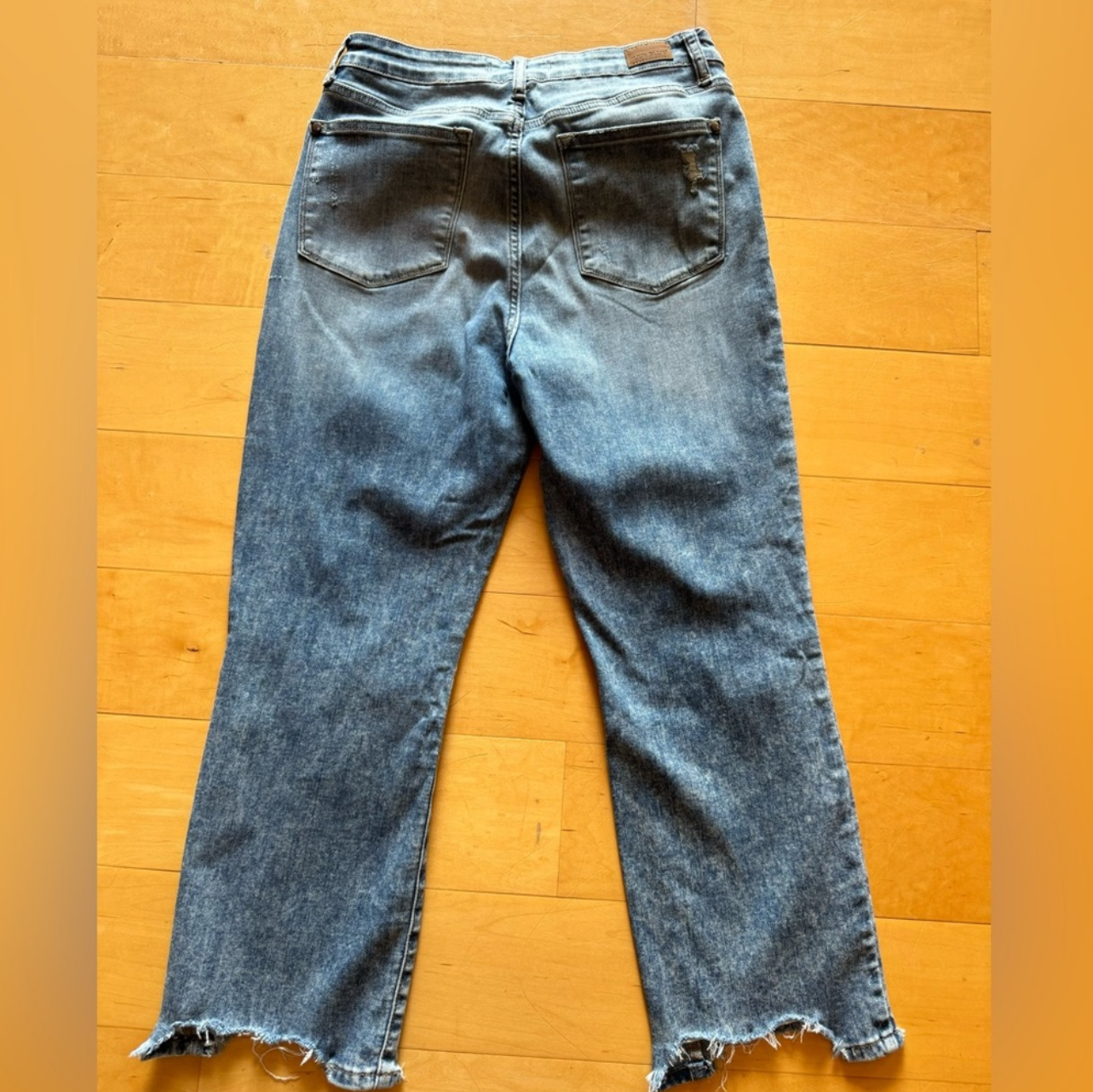 Judy Blue Distressed Cropped Bootcut Jeans (Acid Wash)