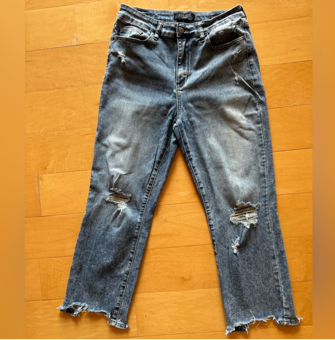 Judy Blue Distressed Cropped Bootcut Jeans (Acid Wash)